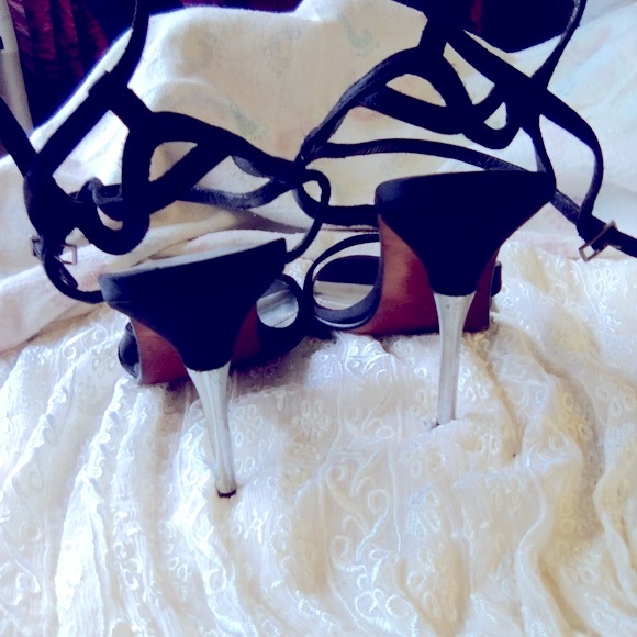 Bebe Black strappy 4' heels,size 6M. - Picture 4 of 9